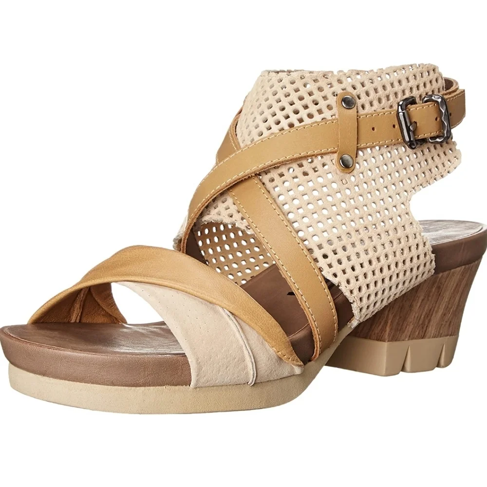 OTBT Take Off Perforated Tan Cream  Leather Chunky Heeled Sandals Comfort Size 8